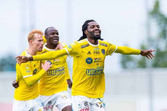 Falkenbergs Kwame Kizito jublar