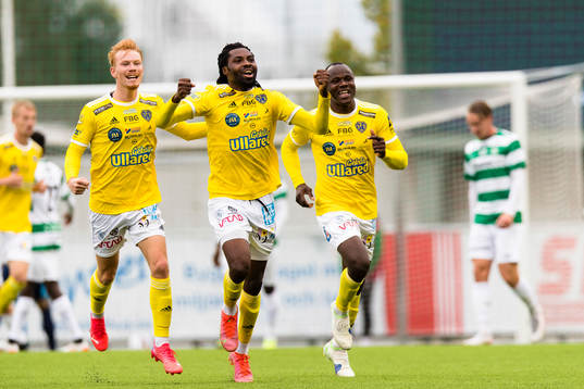 Falkenbergs Kwame Kizito gör 0-1 och jublar med Linus