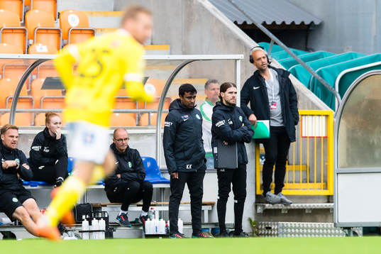 Västerås tränare Kalle Karlsson med assisterande