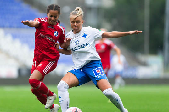 Älvsjös Naomi Okhiria och Norrköpings Jennie Egeriis