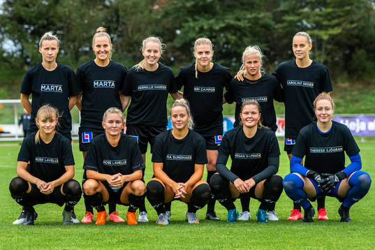 Uppsalas spelare ställer upp för en lagbild