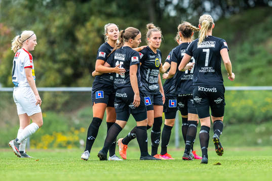 Uppsalas Hanna Persson (mitten) jublar