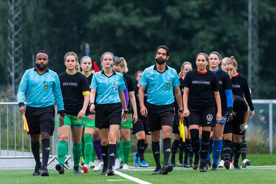 Bollstanäs och Brommapojkarnas spelare gör entré i