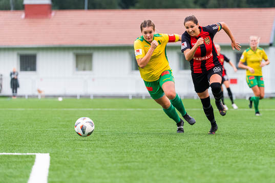 Bollstanäs Sabina Lundström och Brommapojkarnas Mathilda