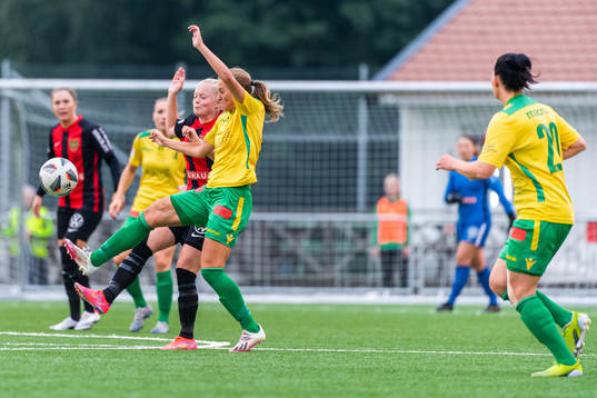 Bollstanäs Elsa Burvall och Brommapojkarnas Wilma Finnman