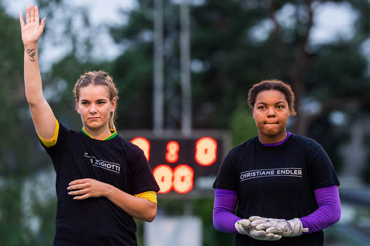 Bollstanäs Sabina Lundström och målvakt Serina Iddrisu