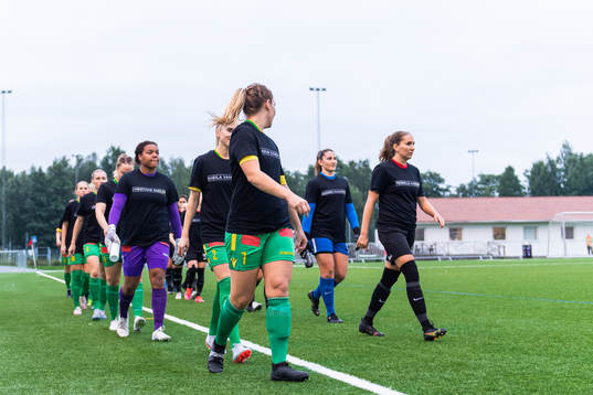 Bollstanäs målvakt Serina Iddrisu Backmark, Julia Ekholm