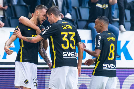 s Alexander Milosevic och Mikael Lustig jublar 1-0