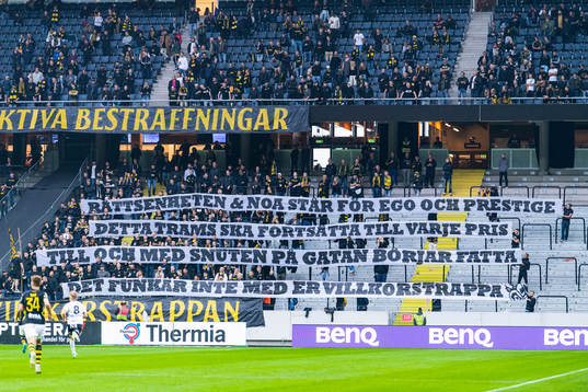 s supportrar med banderoller