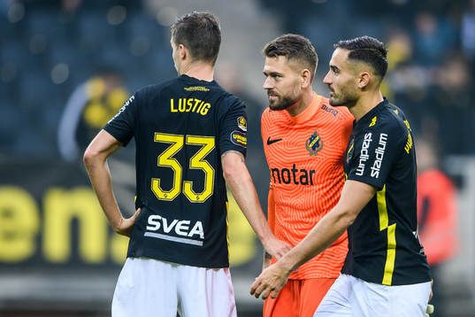 s Mikael Lustig, målvakt Kristoffer Nordfeldt och Sotirios