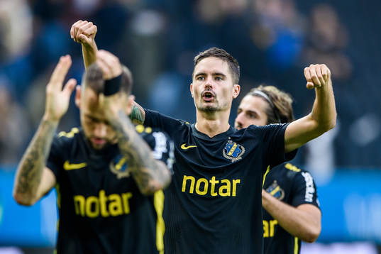 s Mikael Lustig jublar
