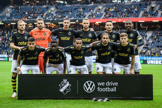 s startelva bestående av Sebastian Larsson, målvakt