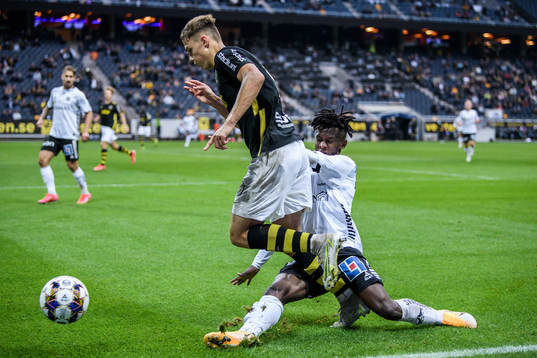 s Erik Ring och Örebros Rickard Emeka Friday