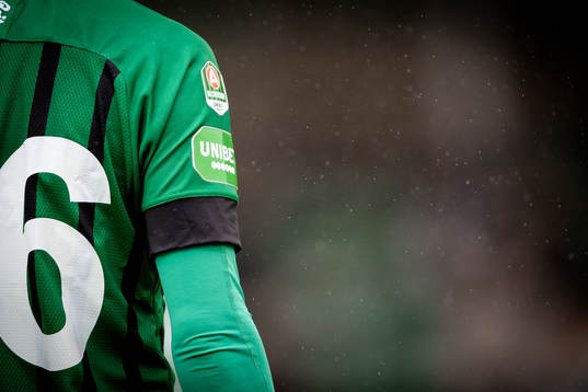 UNIBET logo på en tröja