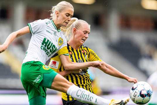 Hammarbys Alice Carlsson och Häckens Stina Blackstenius
