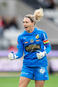 Häckens målvakt Jennifer Falk jublar