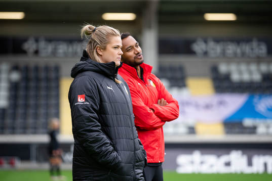 Häckens assisterande tränare Erika Faith innan