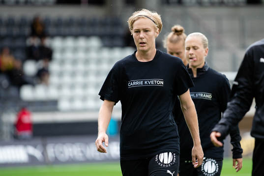 Häckens Luna Nörgaard Gevitz innan fotbollsmatchen i