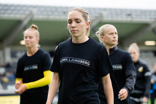 Häckens Elin Rubensson innan fotbollsmatchen i