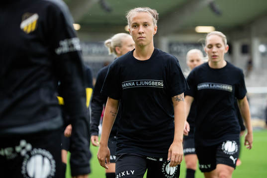 Häckens Julia Zigiotti Olme innan fotbollsmatchen i