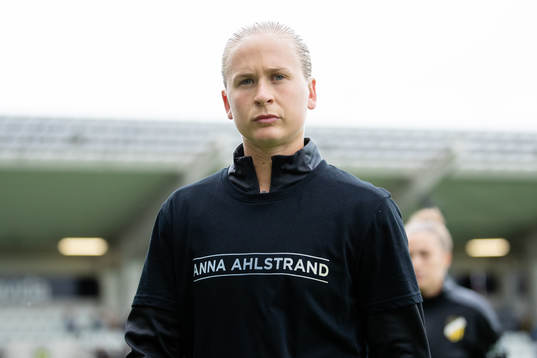Häckens Filippa Curmark innan fotbollsmatchen i