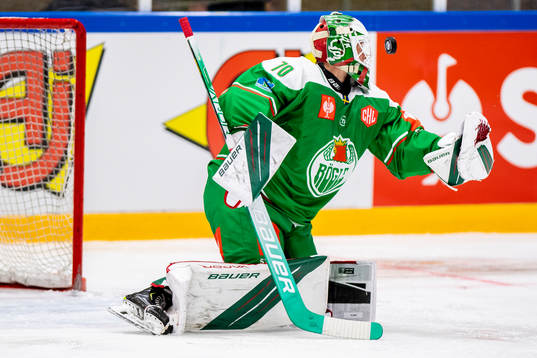 Goalkeeper Calle Clang of Rögle