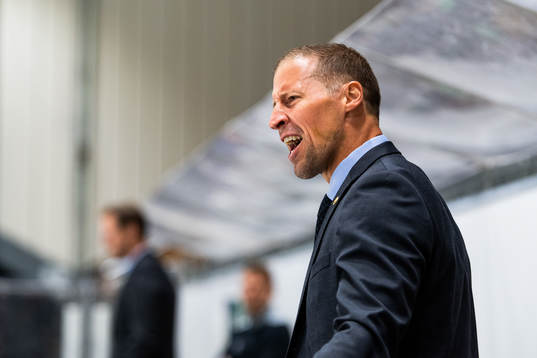 Head coach Cam Abbott of Rögle reacts