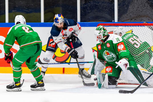 Trevor Parkes of Munich against Samuel Johannesson and