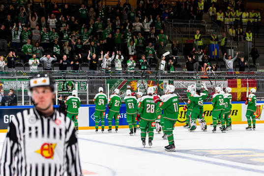 Players of Rögle acknowledges the audience