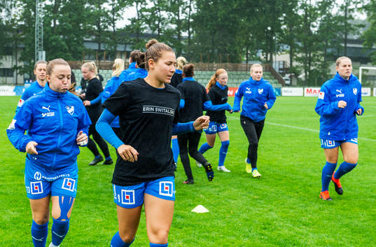 Kalmars Tabby Tindell med specialtröja