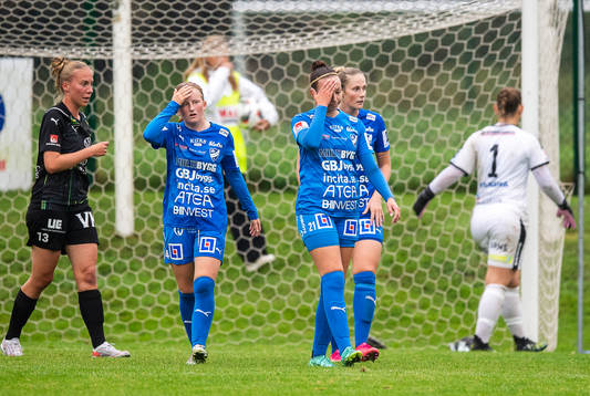 Kalmars Camilla Olsson och Ronja Halleen deppar