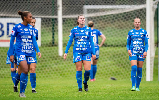 Kalmars Emmy Blomberg och Nadine Atterlord deppar