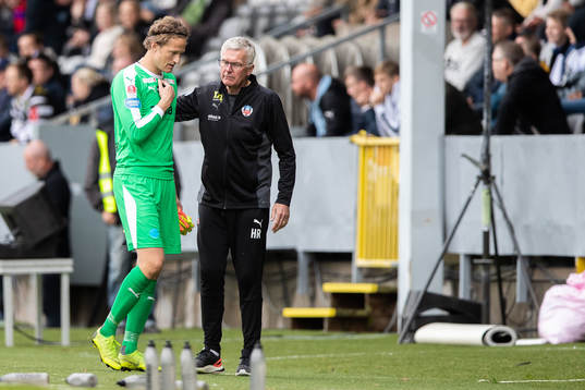 Helsingborgs målvakt Anders Lindegaard har ont