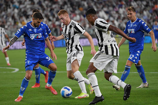 Petar Stojanović of Empoli and Dejan Kulusevski of Juventus