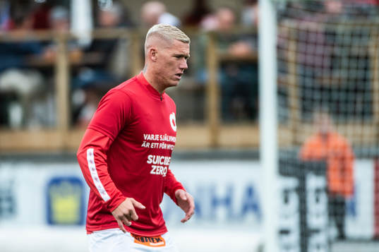 Degerfors Victor Edvardsen med en t-shirt till stöd för