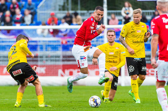 Degerfors Abdelrahman Saidi och Mjällbys Jesper Gustavsson