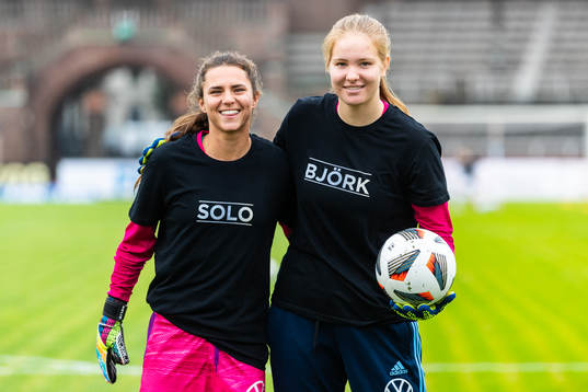 Djurgårdens målvakter Kelsey Daugherty och Elvira