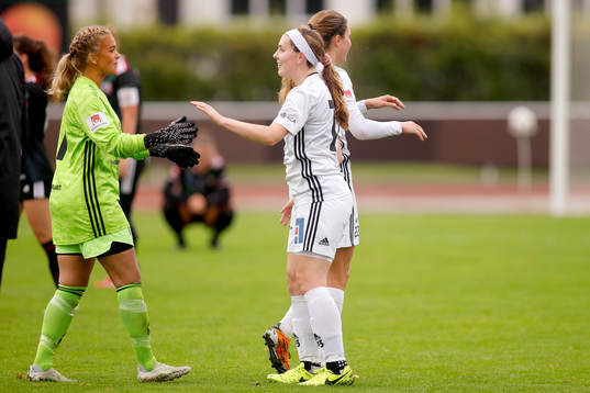 Sundsvalls målvakt Marie Isabelle Nordlund och Anna