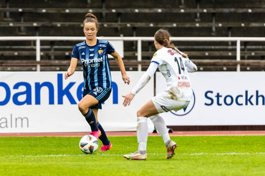 Djurgårdens Julia Walentowicz och Växjös Winonah Heatley