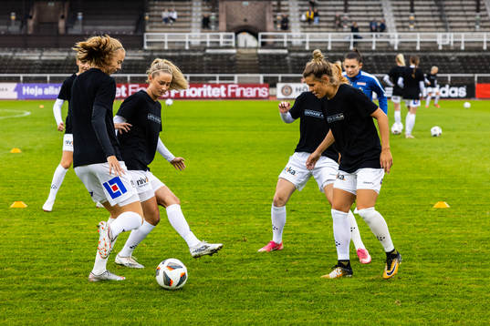 Växjös spelare varmar upp