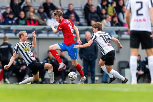 Landskronas Måns Ekvall och Filip Ottosson i kamp om