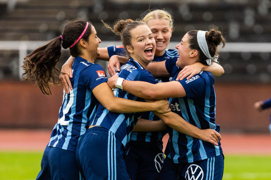 Djurgårdens Julia Walentowicz, Hayley Dowd, och Daniela