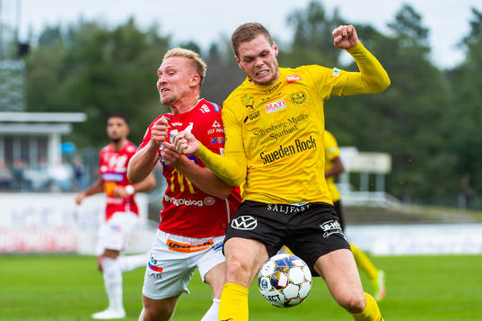 Degerfors Oliver Ekroth och Mjällbys Jacob Bergström
