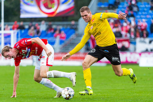 Degerfors Adam Carlén och Mjällbys Jacob Bergström