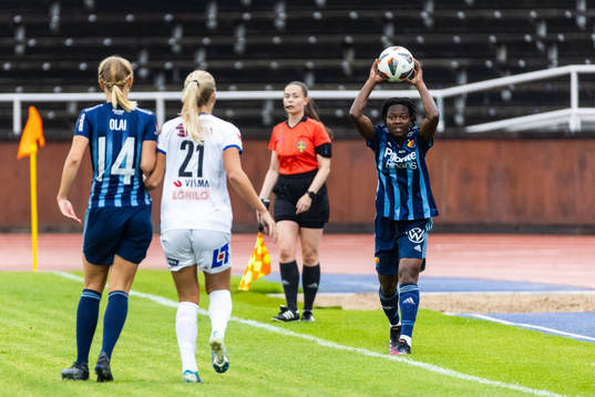 Djurgårdens Portia Boakye och Sara Olai mot Växjös Stina