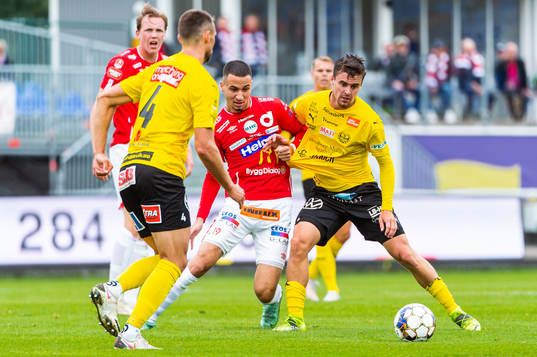 Degerfors Abdelrahman Saidi och Mjällbys Max Watson