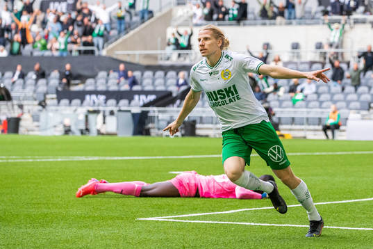 Hammarbys Gustav Ludwigson jublar