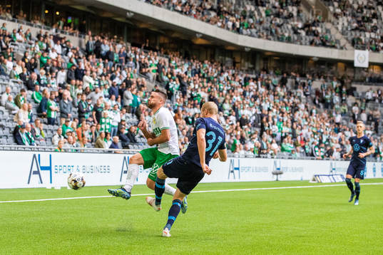 Hammarbys Aljosa Matko och Malmö FFs Franz Brorsson