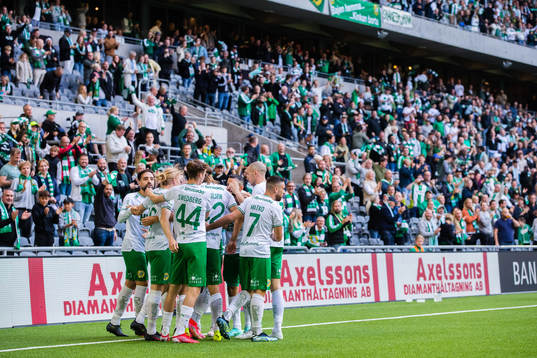 Hammarbys spelare jublar