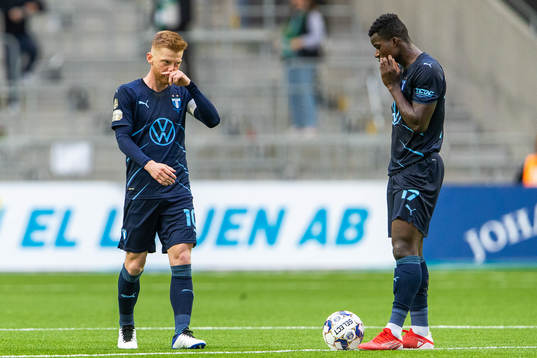 Malmö FFs Anders Christiansen och Malik Abubakari deppar